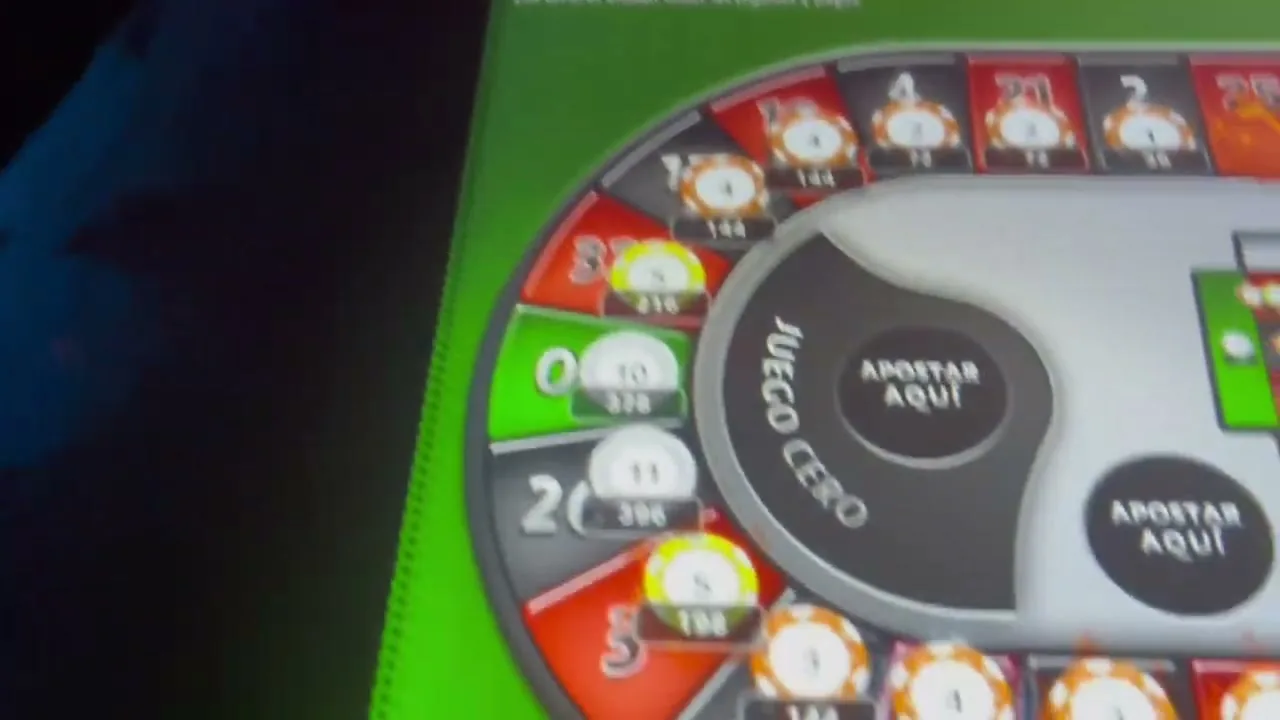 Estudio de ruleta en vivo con crupier retransmitiendo la tirada
